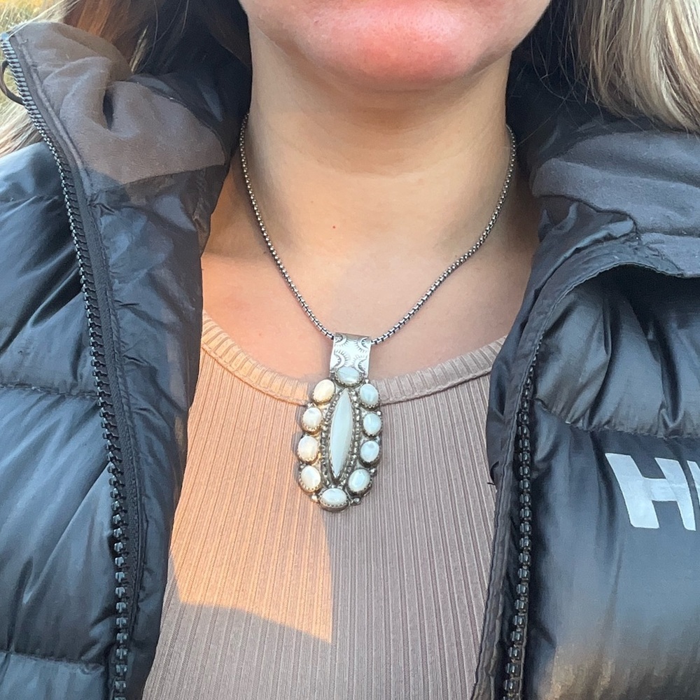 🌙 Native American Mother of Pearl Pendant & Thai Silver Chain - Picture 7 of 13